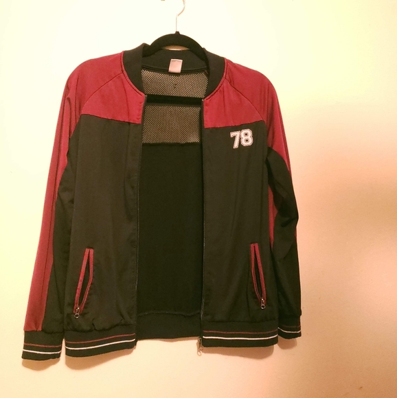 Red and black jacket - Picture 2 of 4